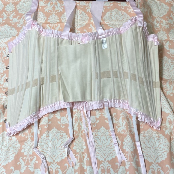 Women size M pink and white camisole - Picture 8 of 8